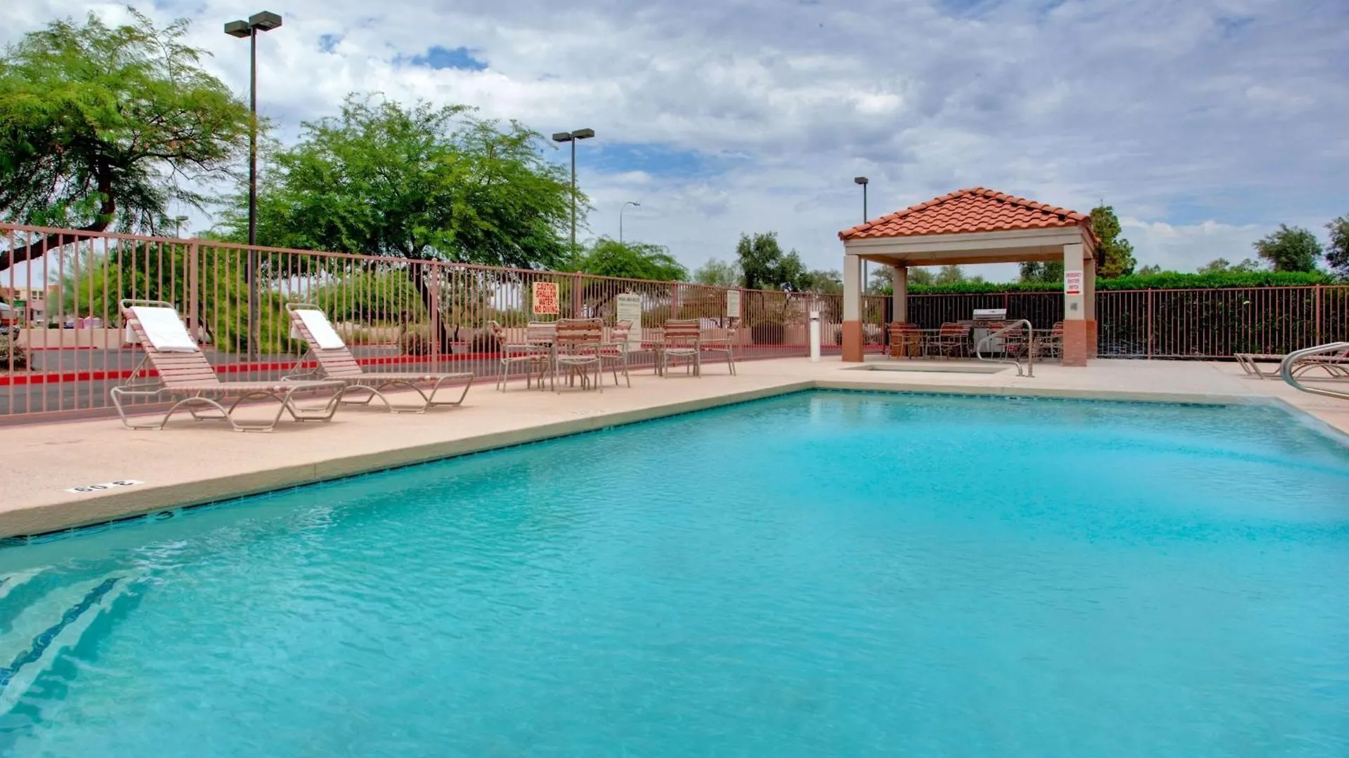 Sonesta Simply Suites Phoenix Tempe Hotel